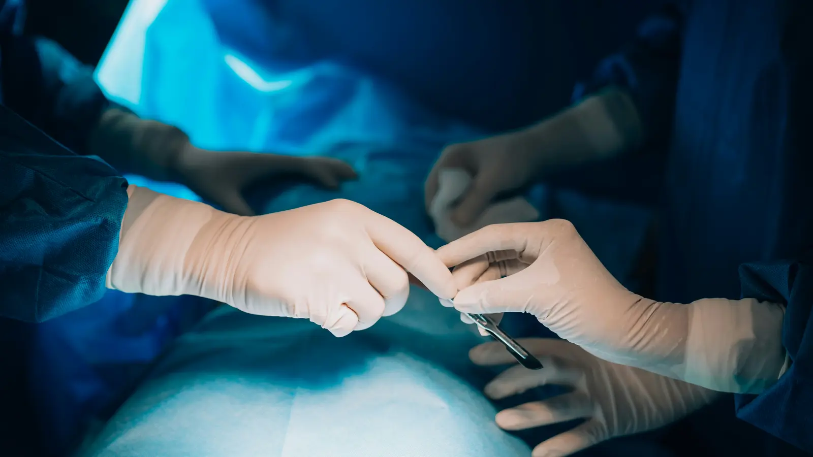 Urólogos en cirugía de prostatectomía en Yopal